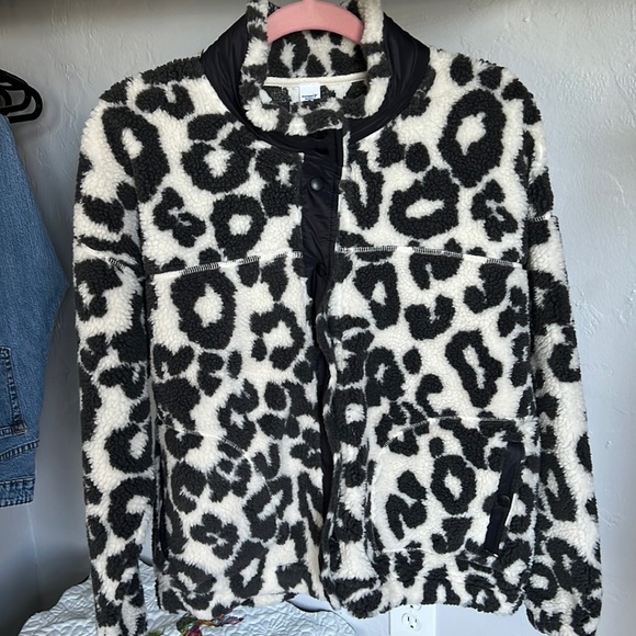 Old navy active leopard sherpa jacket - Picture 1 of 4